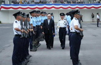 首次！中聯辦主任檢閲香港警察結業會操