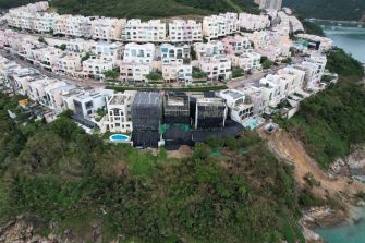 屈穎妍：豪宅僭建不僅違法，更是國安危機