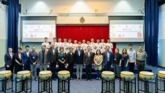 在囚港青學敲中國鼓奏《中國人》