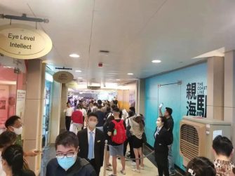 李嘉誠7折賣樓，10分鐘錄超額訂購