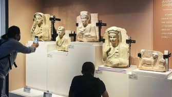 屈穎妍：流浪的國寶