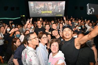 新電影上映，野生捕獲謝票的他