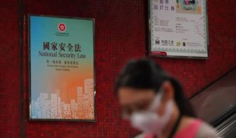 「香港警方悬赏通缉海外反中乱港分子，英国更新旅游建议引关注」