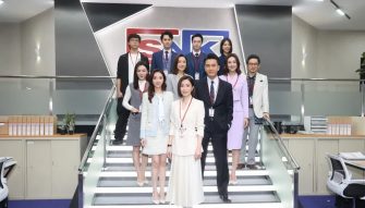 《新聞女王》：披着時裝的宮鬥大戲