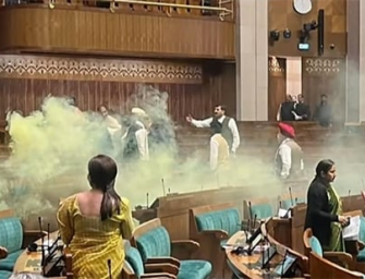 印度眾議院被闖入放煙霧彈，安保出岔子惹人民恐慌