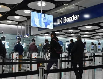 英國百架高風險航班未經邊檢降落放行