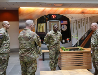 紐約地鐵犯罪率飆升，政府出動軍隊維護治安
