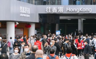 香港賺錢深圳花，通勤幾點能回家？