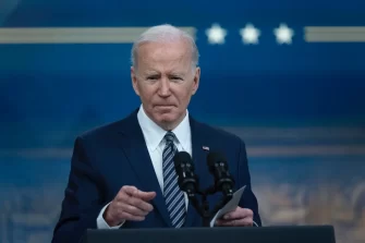 拜登計劃減免3000萬人學生貸款，意在年輕選票