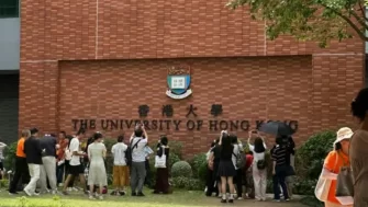 打開大學的校門