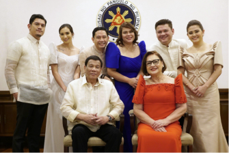 菲前總統參加市長競選，舉家參選反對馬科斯第一步